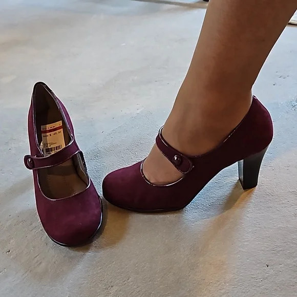 Brand New Aerosoles Burgundy suede heels with strap - Picture 1 of 6